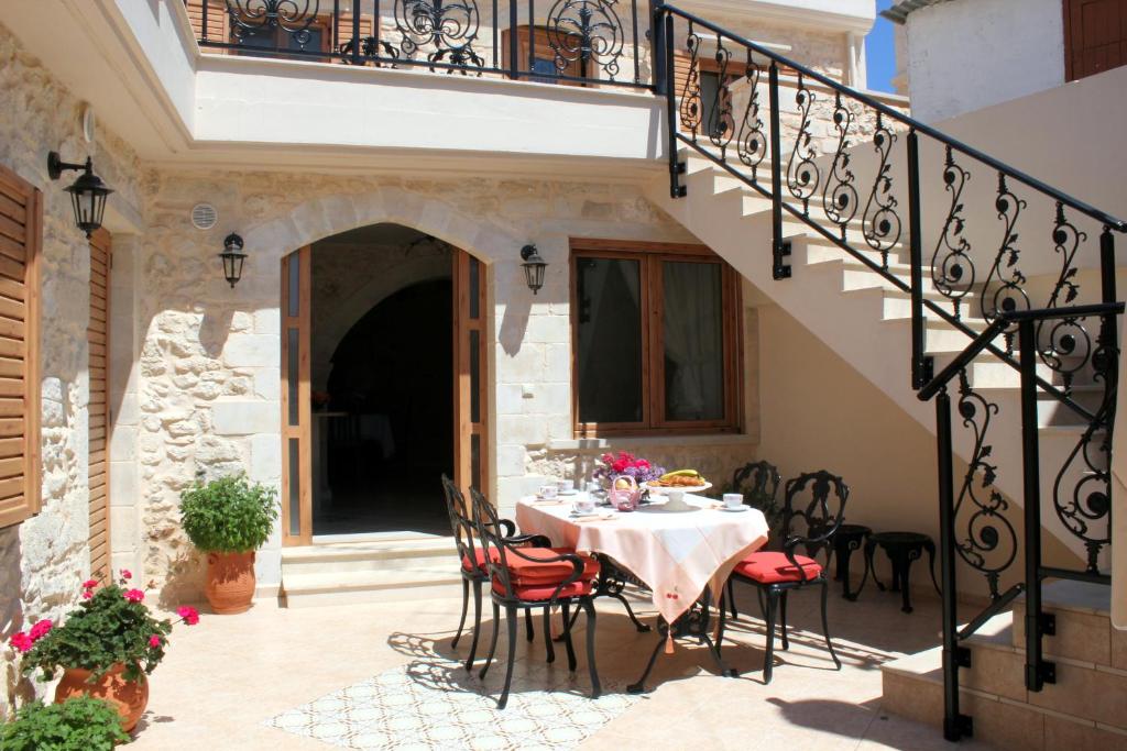 Ioanna House room 3